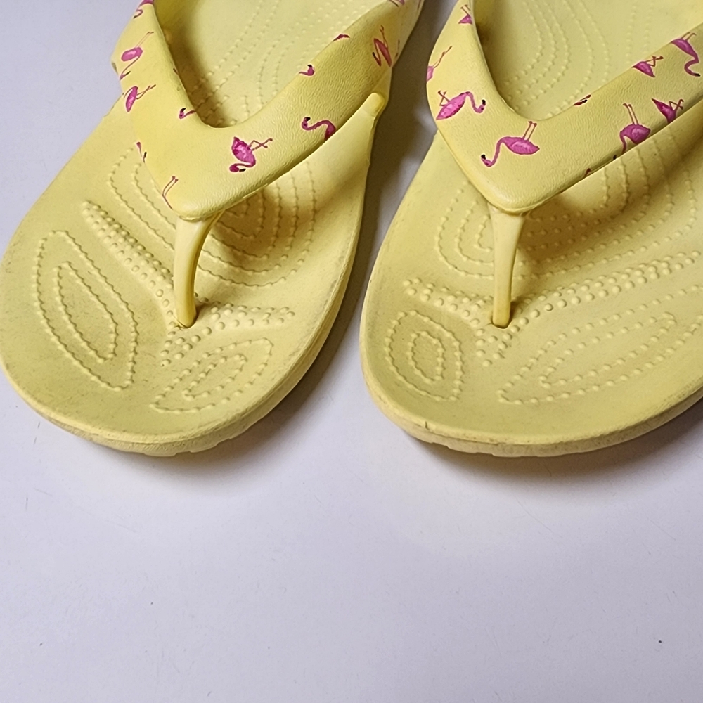 Women’s Flamingo Crocs Sandals Size 9 Croc Flip Flop Thong Pink Yellow - Picture 4 of 7